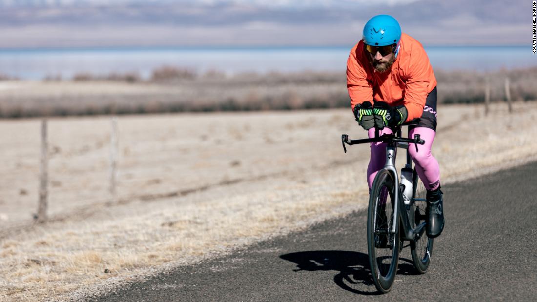 cnnsport's tweet image. &quot;With this, I was like, it&apos;s got to be something powerful, you own it, you are the master and you&apos;re conquering it.&quot;

@IronCowboyJames pushes the limits of human endurance. By @_stevenpoole

👉 cnn.it/3thmK06