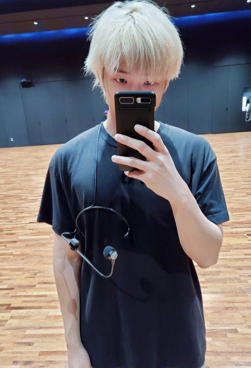 dwit_singhania's tweet photo. Let's talk about how beautiful he is 🥰🥰🥰 @BTS_twt https://t.co/YwindIqFjp