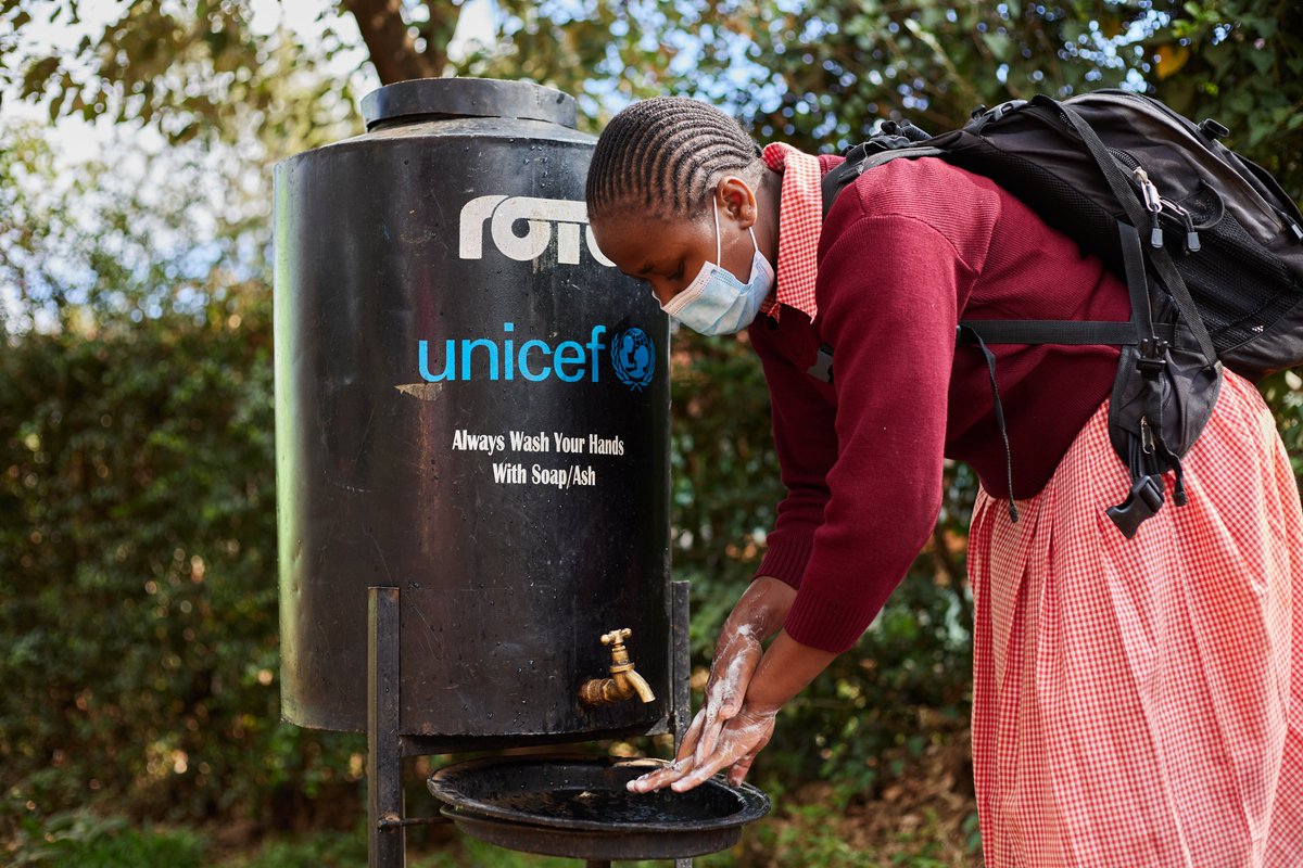 Are your hands clean?

Handwashing thoroughly with soap and water for 20 seconds is essential to protect yourself and your loved ones from #COVID19. #SafeHands 

<a href="/SwedeninKE/">Swedish Ambassador to Kenya</a>