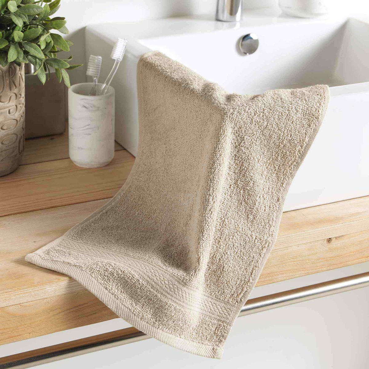 ParisPrix's tweet photo. [LINGE DE MAISON 🧺]
Offrez à votre famille et vos amis la douceur de la collection de linge de maison « Colors » ! 🛁
#PARISPRIX https://t.co/PCq4uVNNyV