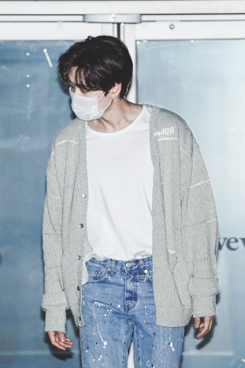 210424 댸니쇼

모두 건강하자 🥰🥰
<a href="/AllRiseSilver/">Dalnim</a> 
—
EDIT🚫REMOVE LOGO🚫
#赫宰 #銀赫 #李赫宰 
#이혁재 #은혁 #ウニョク 
#leehyukjae #hyukjae #eunhyuk