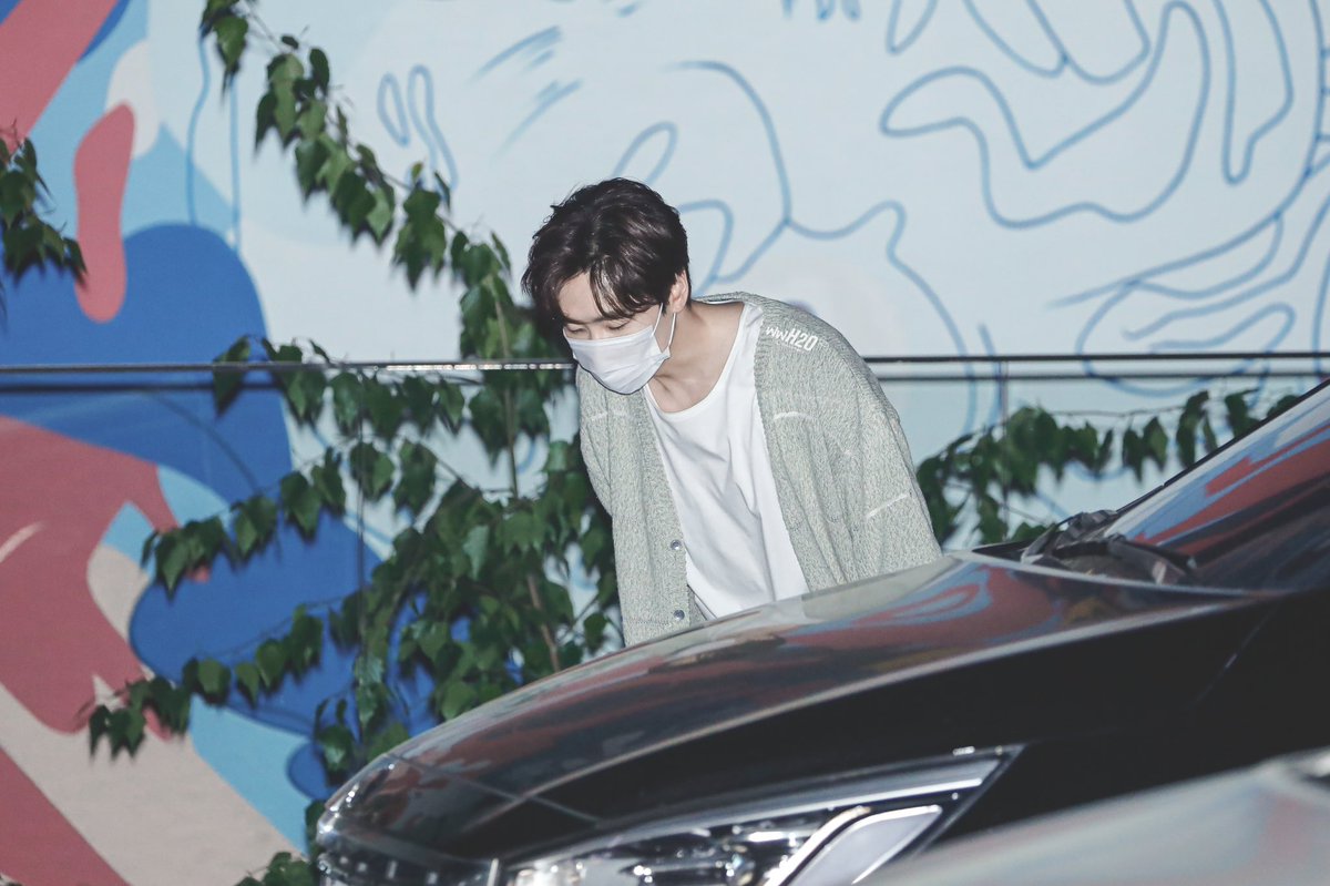 210424 댸니쇼

모두 건강하자 🥰🥰
<a href="/AllRiseSilver/">Dalnim</a> 
—
EDIT🚫REMOVE LOGO🚫
#赫宰 #銀赫 #李赫宰 
#이혁재 #은혁 #ウニョク 
#leehyukjae #hyukjae #eunhyuk