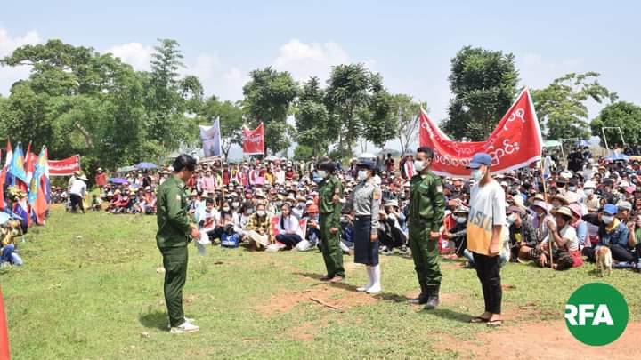 Peaceful sit-in strike that against the dictatorship in Demawso,Kayah State.
#WhatsHappeningInMyanmar
#May4Coup