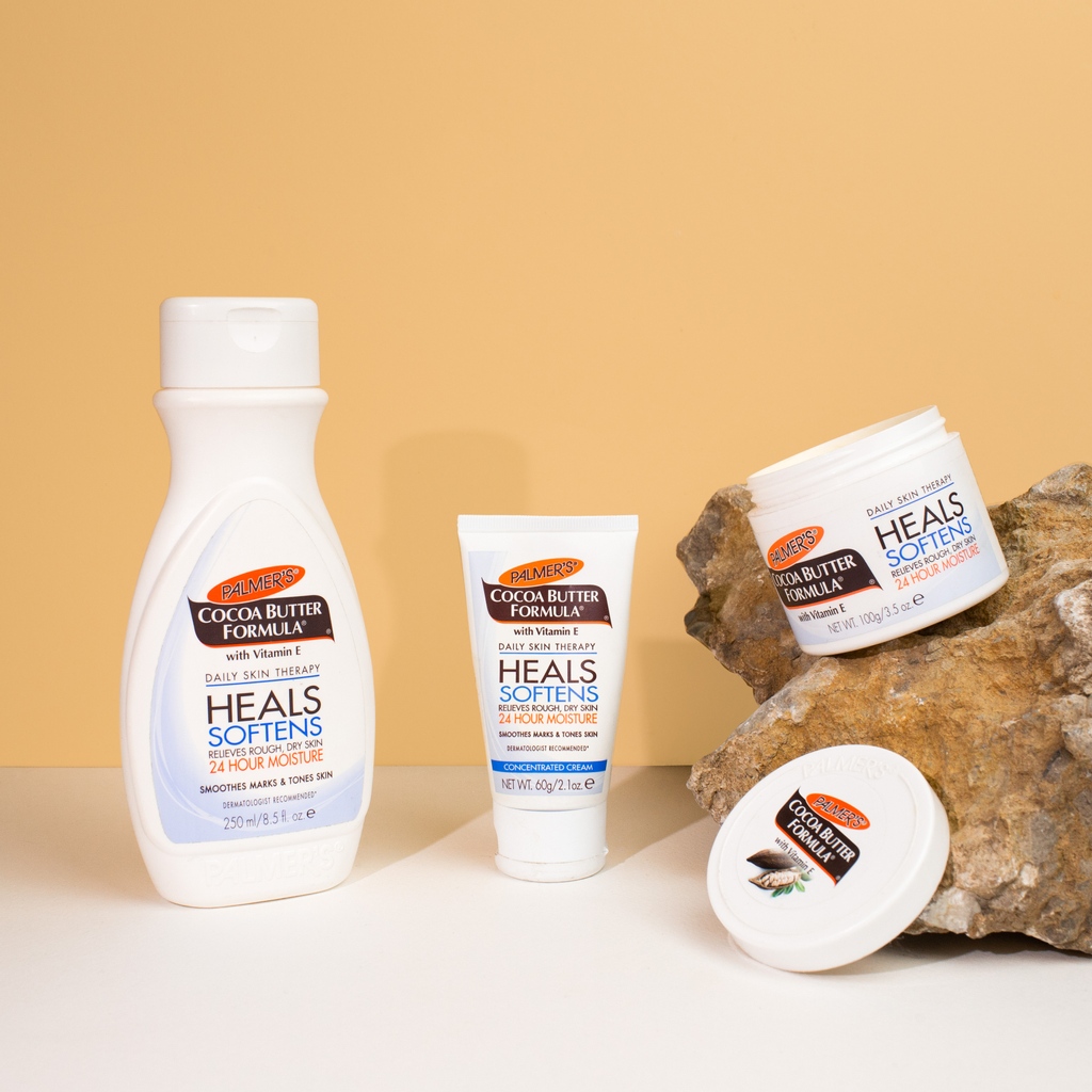 Palmers_ME's tweet photo. We buy over 265,000 lbs of Cocoa Butter annually. We call it nature’s super ingredient because of its superior healing properties and its ability to help skin retain moisture. Have you tried our Cocoa Butter Formula skincare range? #cocoabutter #palmers https://t.co/m9cn3ByQwV