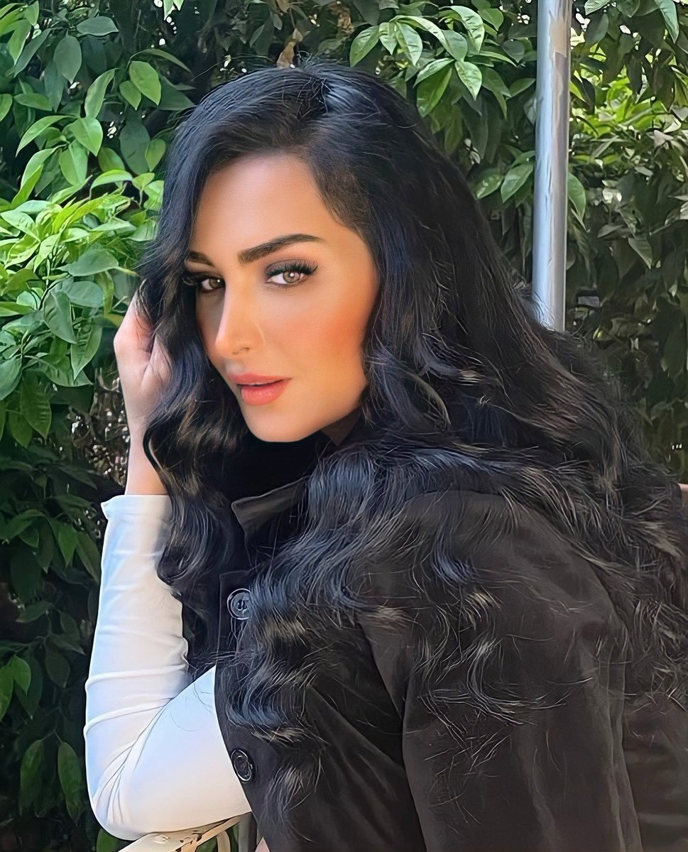 QamarFan's tweet photo. 💛🦋
#قمر_خلف https://t.co/QBCQ06zDjv