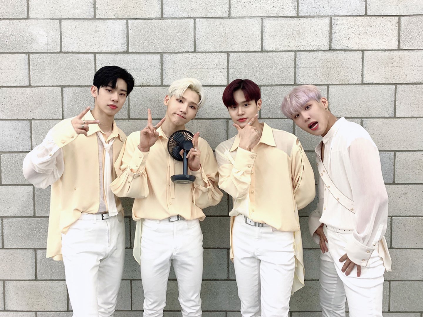 더쿠 - 💚4TH EP MO COMPLETE : HAVE A DREAM 의상모음💛