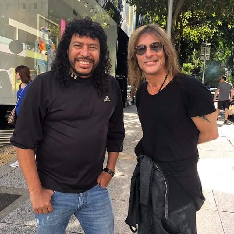 One Picture. Two 90s Legends.