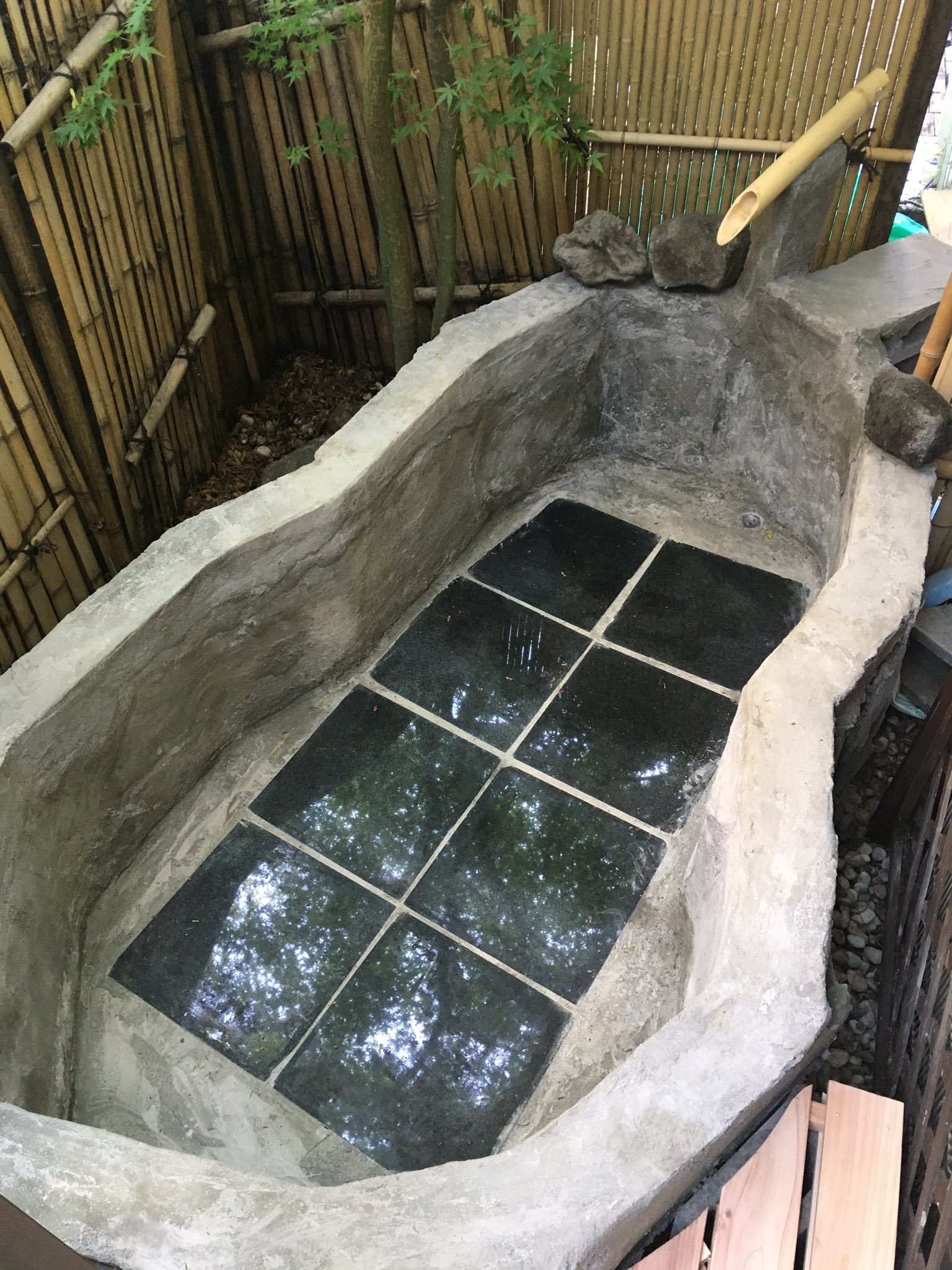 しゅんざぶろう どこにも行けないので 露天風呂作っちゃいました T Co j3jx0hgn 露天風呂 Diy ステイホーム コロナのこのやろう T Co I5eqxdbo3a Twitter