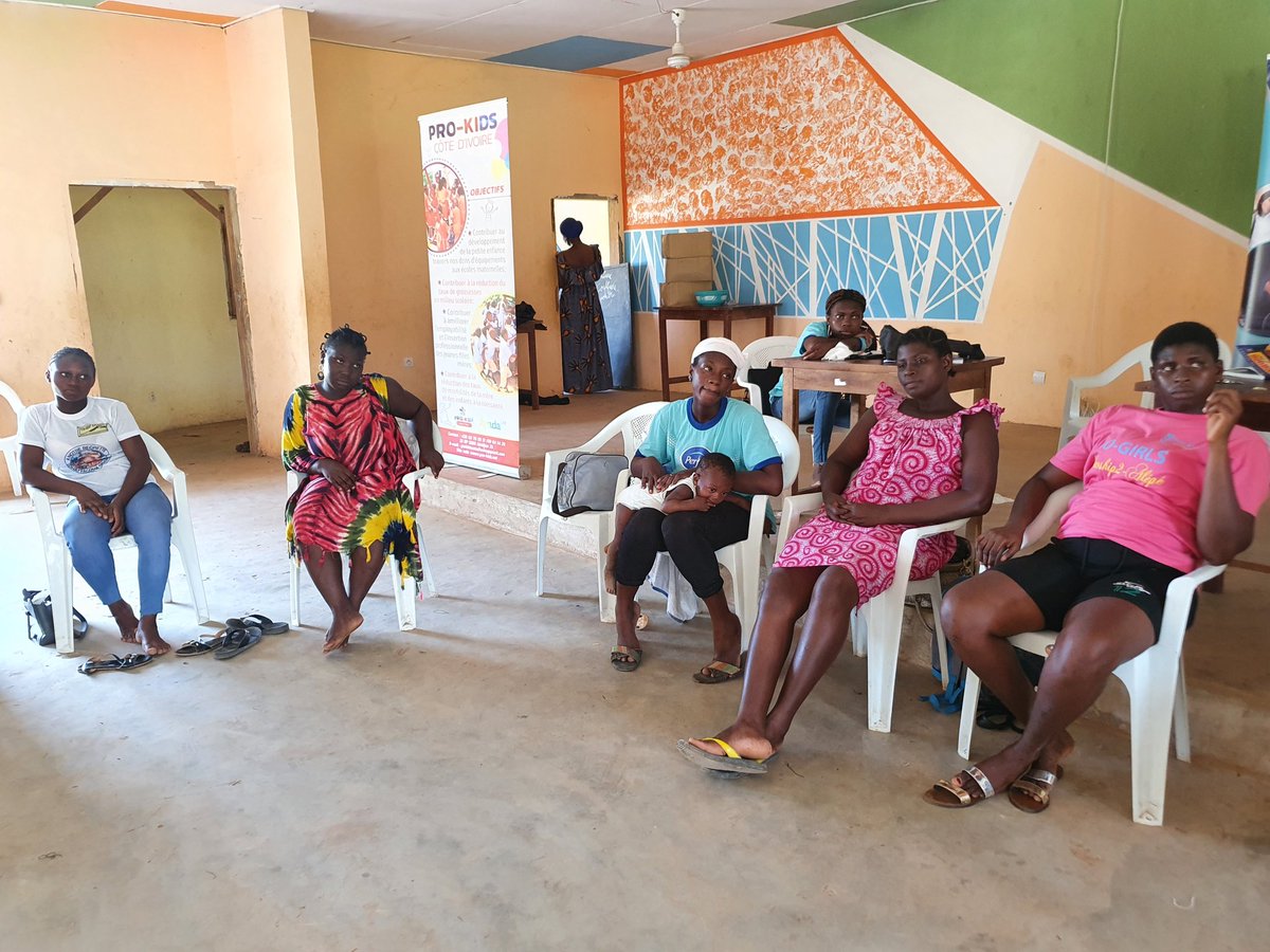 Maria2Jes's tweet photo. Le 1er Mai 2021 ,  j'ai été à Alépé pour parler de planification familiale aux jeunes filles mères bénéficiaires du projet #Progirls de l'ONG #Prokids .
Outre la planification familiale,  j'ai aussi encouragé les participantes à rêver grand et tirer le meilleur de #Progirls. https://t.co/oCvg1J9F2k