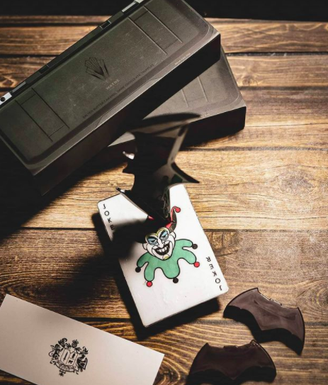 Prop master extraordinaire @smoakin_queen90 making our Batman petit four look 🔥🔥🔥 over on Instagram