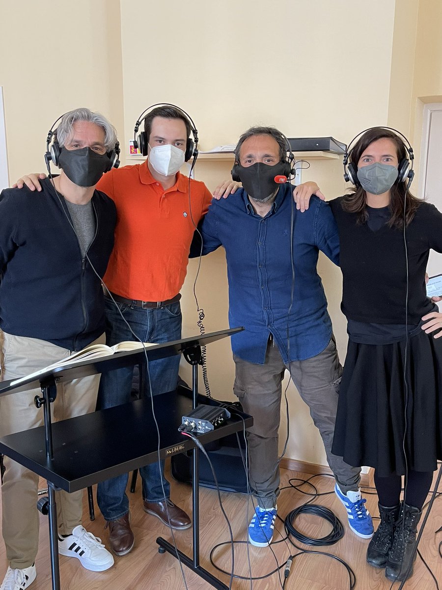 TeatroZarzuela's tweet photo. 📻Estamos a punto de entrar en directo con el programa de @DePeaPaRNE desde el ensayo de #ElReyQueRabió_TZ en el Teatro de la Zarzuela.

Con el maestro @ivanlopezr_dir, la directora de escena Bárbara Lluch, el tenor Enrique Ferrer y @zapatatenor https://t.co/7YSrVoxHUA