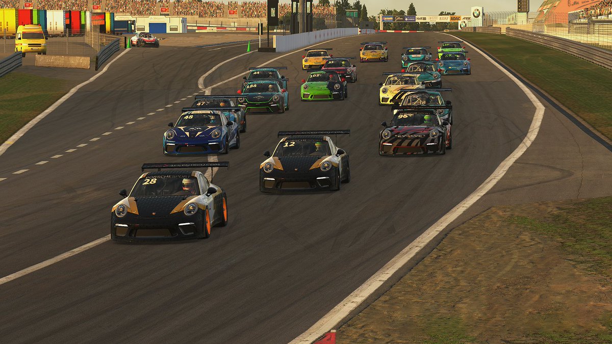 PorscheSport tweet media