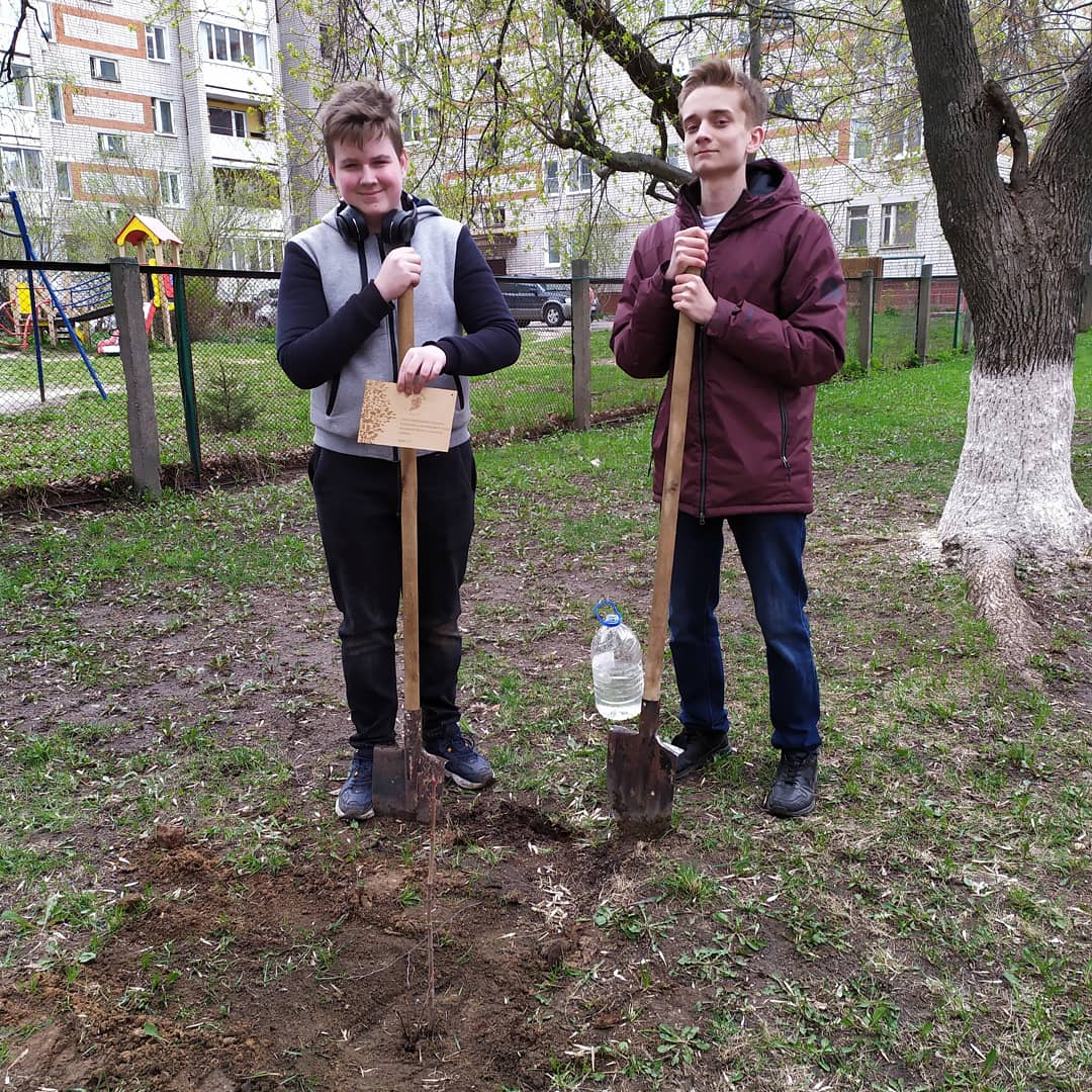 iDHNwRyKCd42lST's tweet image. Высадили первый саженец каштана в рамках проекта #СадПамяти #весенняянеделядобра в память о погибших в годы Великой Отечественной войны.