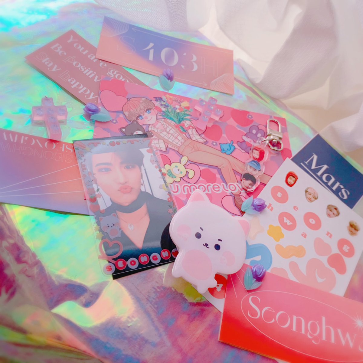 SSS(<a href="/sss19980403/">𝙎𝙎𝙎</a> )様のソンファの誕生日イベントのグッズを受け取りました💕
ポストカードを綺麗に印刷して下さって嬉しいです🥰
ありがとうございました🌷🐱