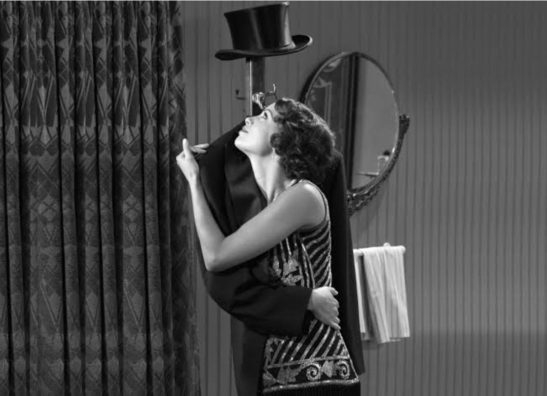 fleekcourt's tweet photo. #TheArtist ,A Pastiche, French comedy directed by #michaelhazanavicius.
A tribute to silent cinema after ninety years of silent era, wrapped in elegant romance and pathos.
"Exquisite embarrassment" of a silent cinema artist is captured in the movie
#jeandujardin
#ludovicbource. https://t.co/YW51Pmhy3y