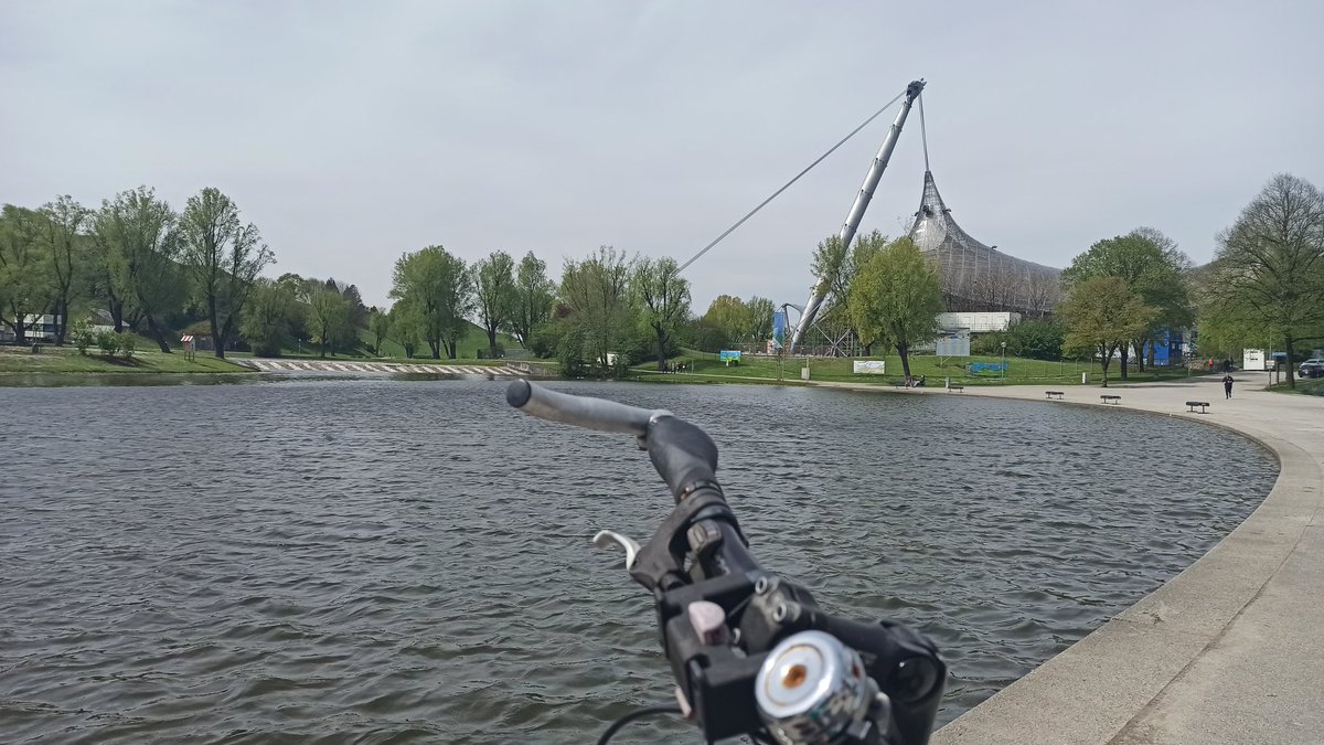 audioschorle's tweet image. Heute Mal ein kleiner Ausflug zum Olympiasee. Nach etwas Sonne und Frischluft fließen die Ideen wieder. #schreibdeinbuch