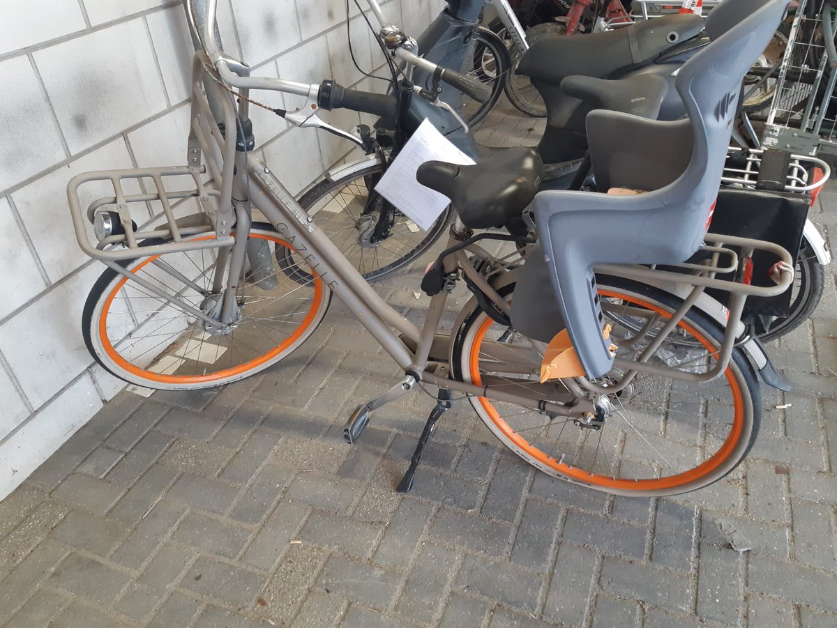 #EIGENAARGEZOCHT!
Deze fiets is aangetroffen in Wippolder, het slot was verbroken en is hoogst waarschijnlijk van diefstal afkomstig. Onderzoek leverde tot nu geen eigenaar op. Is deze fiets van jou? Of weet je van wie deze fiets is? Bel met 0900-8844. ^ch

#DH247 #politie #Delft