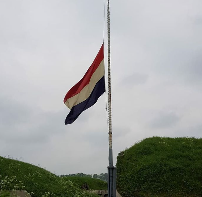 Fort_Pannerden's tweet photo. Op 4 mei herdenken we oorlogsslachtoffers en omgekomenen. Wij staan graag een moment stil om te herdenken.

#4mei #herdenken #stil #4en5mei #vrijheid #dodenherdenking https://t.co/VLl76dhkS0
