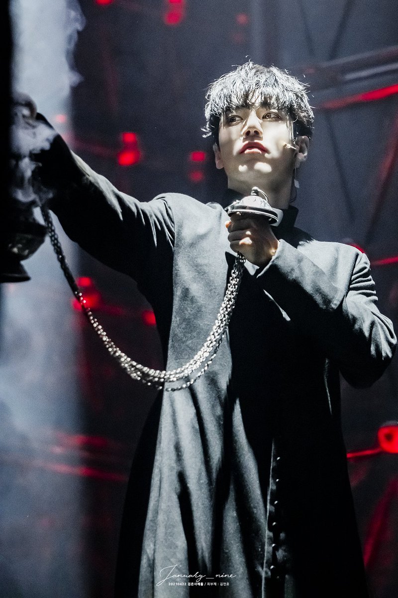 January__nine's tweet image. 210422 뮤지컬 검은사제들
최부제 : 김찬호 배우님

È troppo tardi.