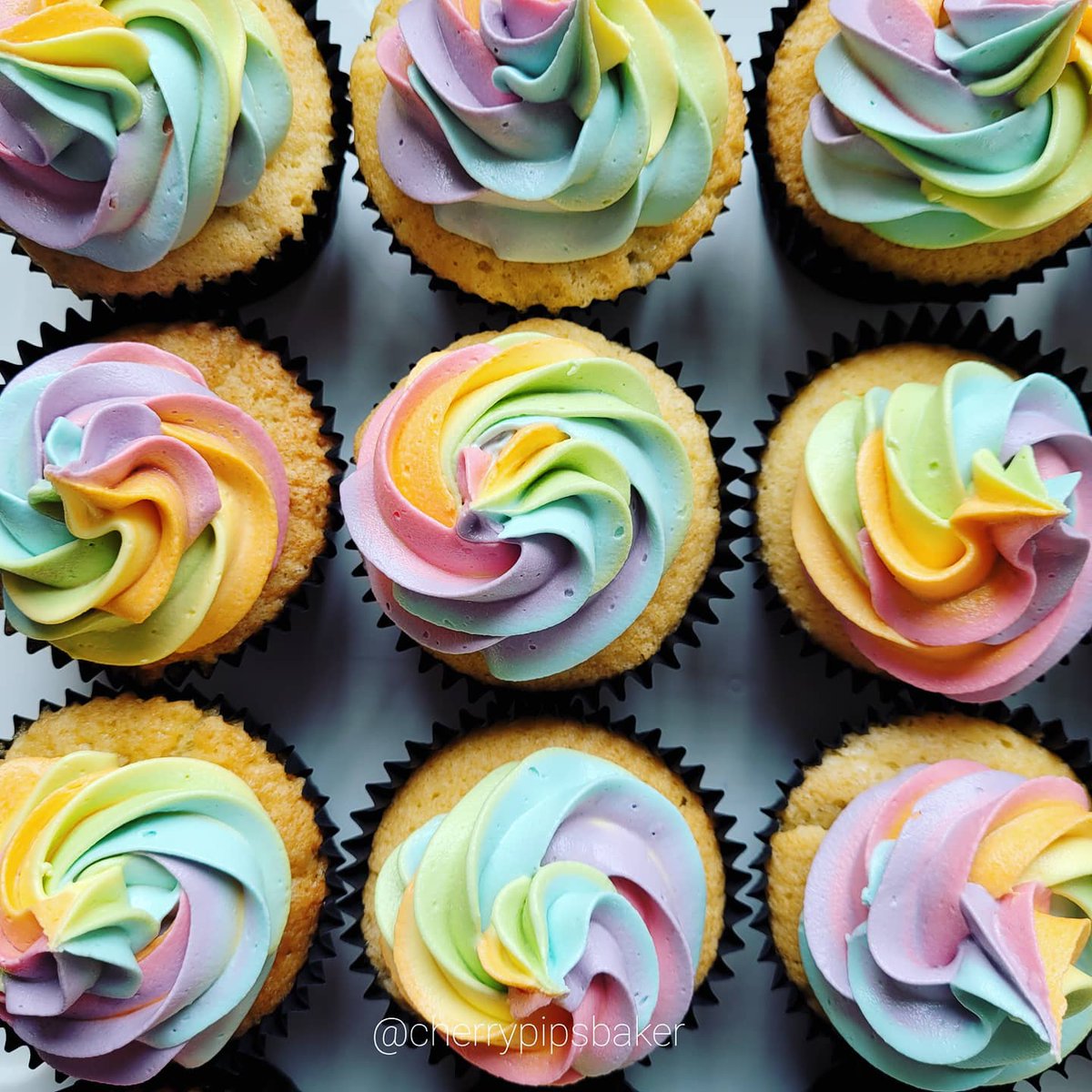 cherrypipsbaker's tweet photo. Celebrating Pride ❤🧡💛💚💙💜
My brother is a teacher and also runs a group for LGBTQ+ students. For a group meeting I provided some rainbow vanilla cupcakes (vanilla cake and buttercream and a raspberry jam center). My brother is not only a wonderful man but a fantastic teacher https://t.co/euF7yxnNMG