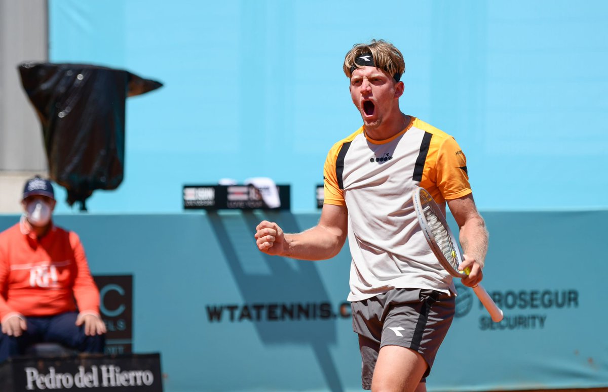 Una victoria BRUTAL 🔥🔥🔥🔥

🇪🇸 <a href="/alexdavidovich1/">Alejandro Davidovich Fokina</a> gana un pulso épico 6-7(5), 7-6(4), 7-6(4) a Herbert tras casi 3 horas de partido.
#Vamos!!!

#MMOPEN