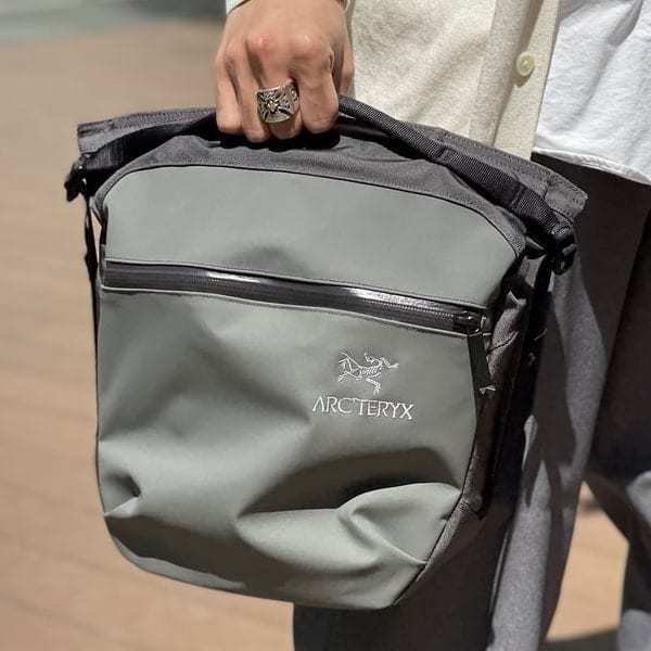安い販売店 ARC'TERYX × BEAMS Arro 8 Shoulder Bag - バッグ