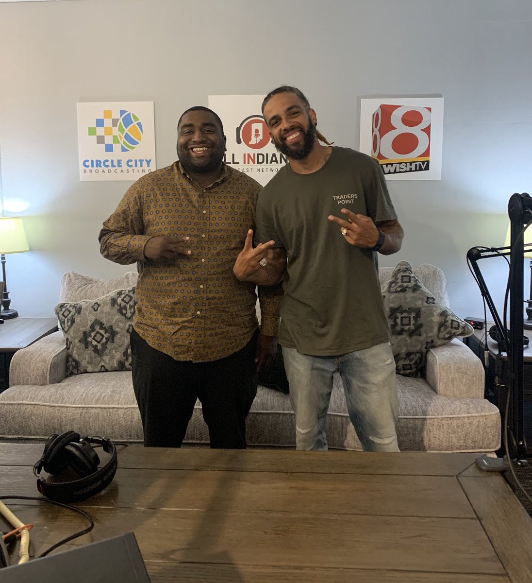 AverySr12's tweet photo. I been here since “Football ,BD playing Warren tonight”. My brotha from anotha motha! @TevinStuddard 🖤#ImHomeNow https://t.co/B2LTlMinKZ