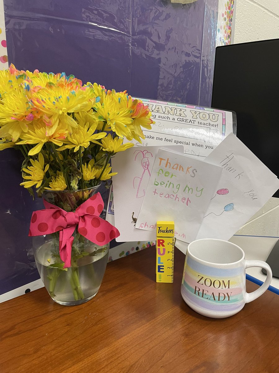 I LOVE my job, my colleagues, and my students! Feeling extra appreciative this week! Thank you! 💙✏️🍎📚💛#tatemtweets #beKind #tatempta #collsedu