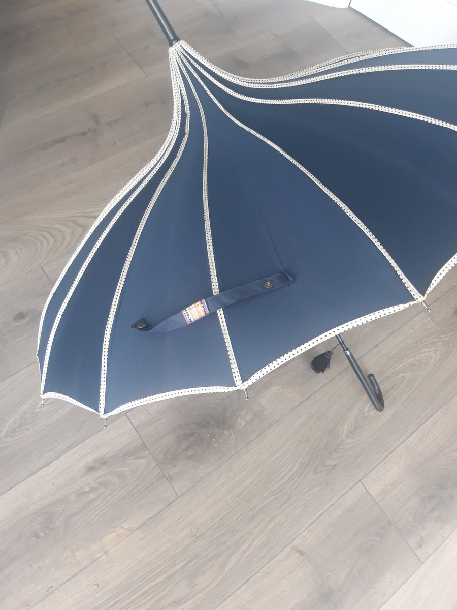 AdvanceWellUK's tweet image. Hahaha, perhaps you could invest in a lovely brolly from #SOAKE Georgina? @PrestigeToilet #sterlingbizhour