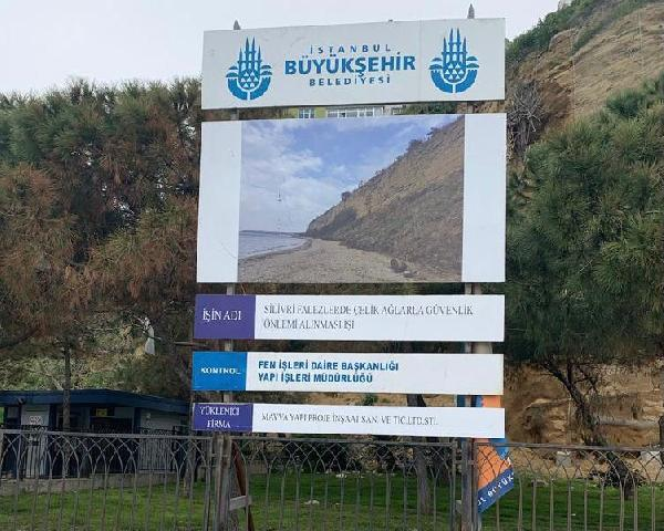 alpertuydes's tweet photo. Her yıl Afrika'dan yola çıkıp İstanbul'a sığınan bir grup Küçük Kerkenez binlerce yıldır kendilerine ait olan kayalıklarda bu yıl kötü bir sürprizle karşılaştı.
Maalesef @istanbulbld tarafından taş düşmesin diye kayalıklara yapılan tel örgü yüzünden kuşlar yuvalarına giremiyor https://t.co/Gecnwft4gL