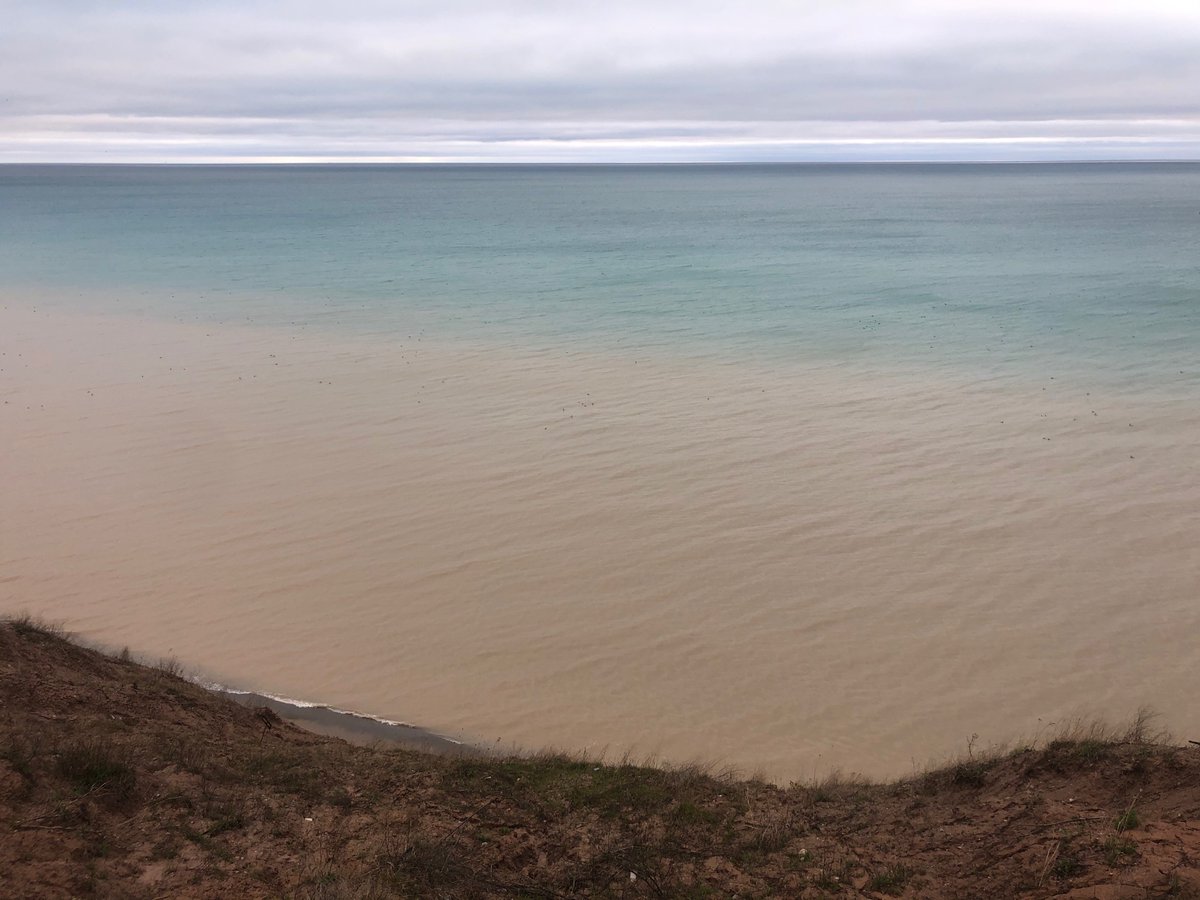 emilyemixon's tweet photo. @WaterAndHazards Fly, fly! Early morning, but good company and interesting scenery. #bluffstuff #geomorphology #wiscience #geobadgers https://t.co/p8GH5z8gdB