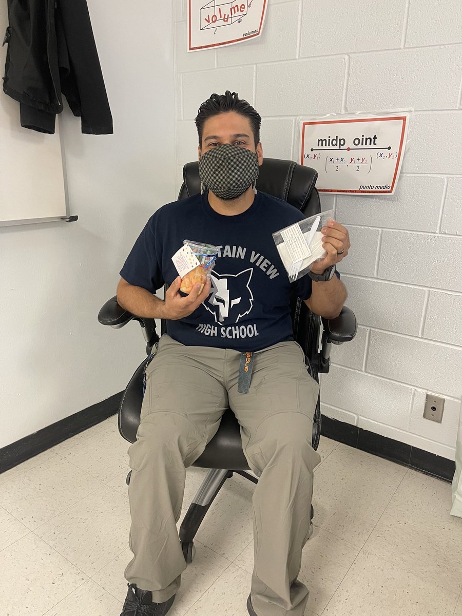 mtview_stuco's tweet photo. Day 2 of Teachers Appreciation Week! 🐺💙Our MVHS teachers have seeded a lifetime of knowledge in their students. 🍍🍉Thank you for all that you do! #LobosWillBeHeard #WeAreClintISD @RTMVHS @GeoffreyKimble1 @motamvhslobo https://t.co/zKuLQw23MV