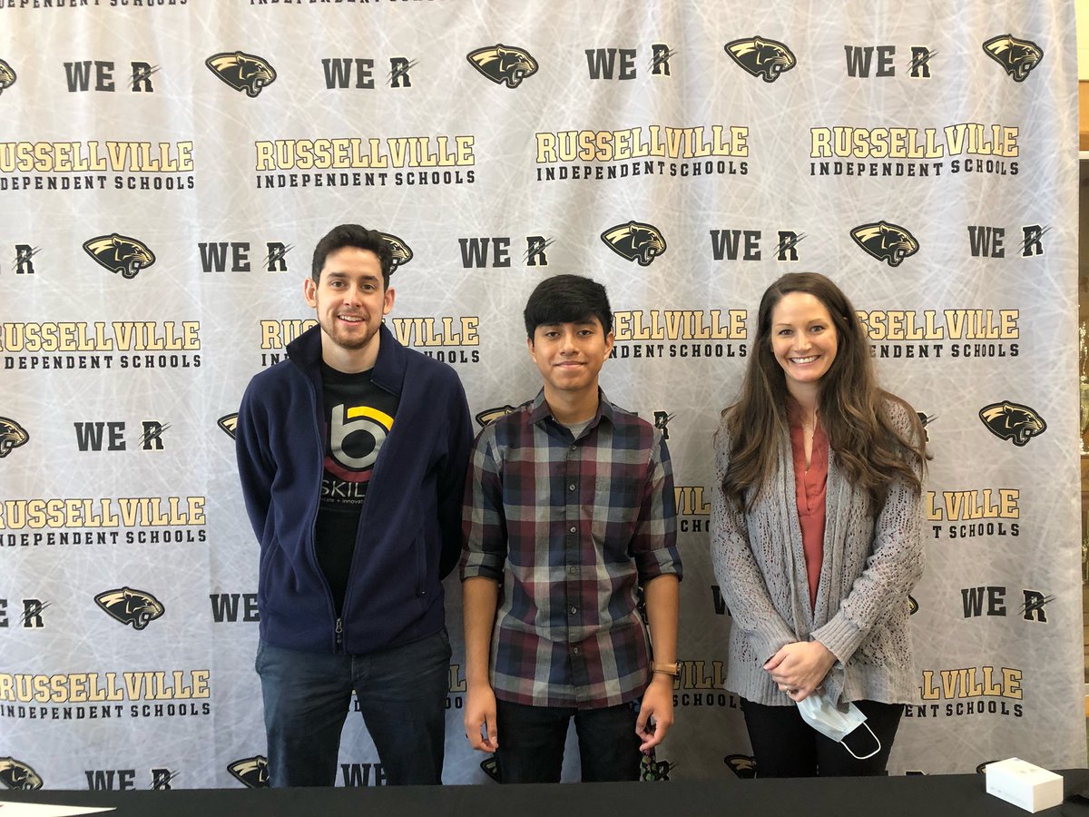 JustinBBrowning's tweet photo. Feeling blessed considering 6 @BarrenSkills alum have been accepted into @MakeSchool. Coming from #rural #Kentucky, having the opportunity to earn a #CS degree in the heart of the world’s tech economy is life changing. Congrats Bryant! @barrenschools @rvkpanthers #KentuckyCoders https://t.co/W7vlTsVr0H