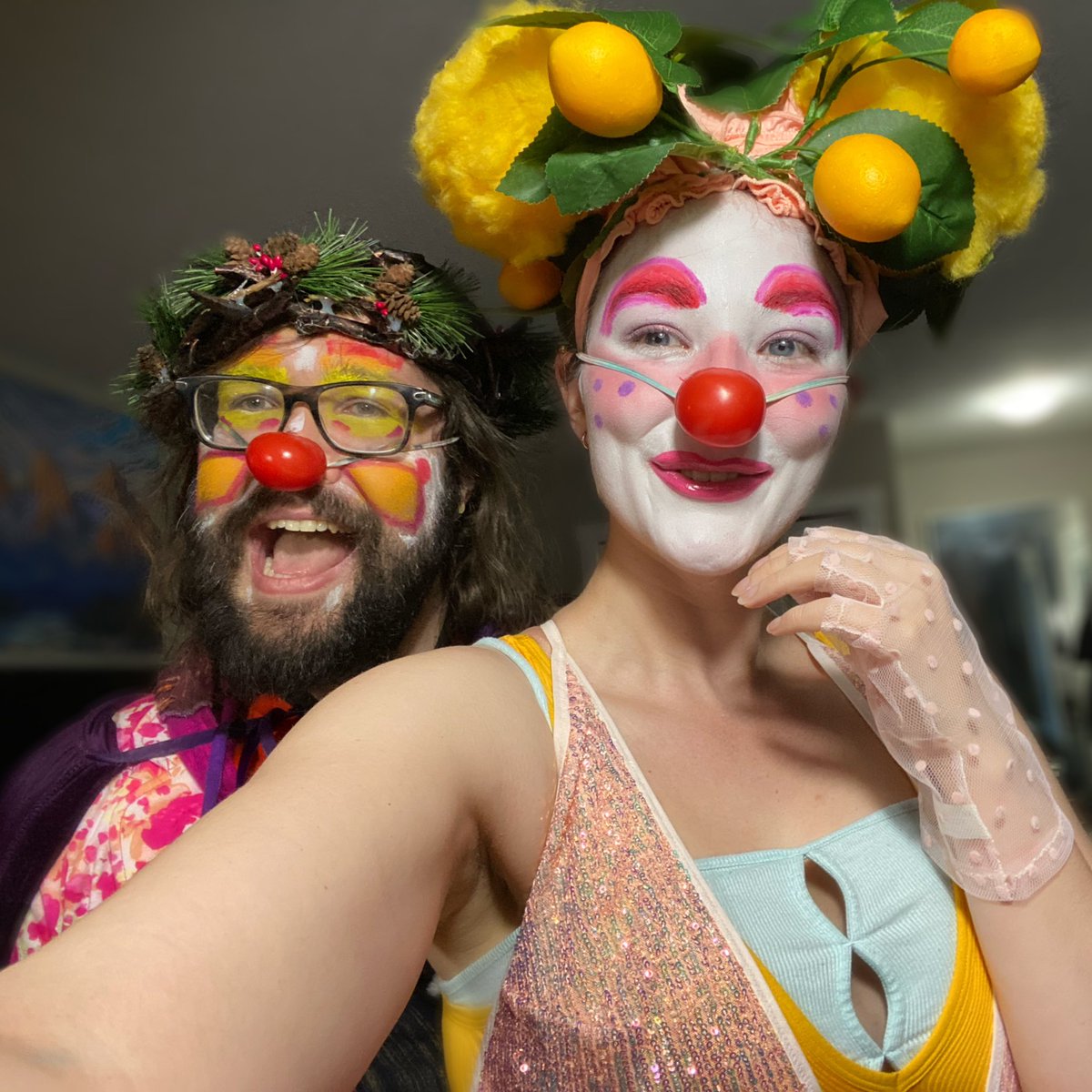 I was so grateful this session to be sharing my playspace w  @Fooljeff bc our Augustes so immediately & intensely wanted to be together & help each other impress our “Joey” cameras & the other clowns, we collaborated on our turns & laughed together so much, it was the best 