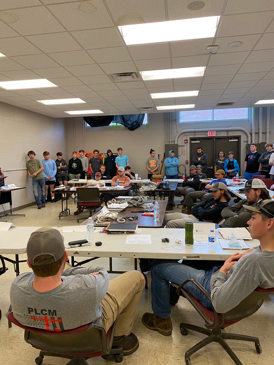 Oneida_Schools's tweet image. Students from OMS and OHS visited @TCATOneida to learn about career opportunities and training available at our local TCAT campus. OSSD is proud to partner with TCAT to offer our students a wide range of opportunities.