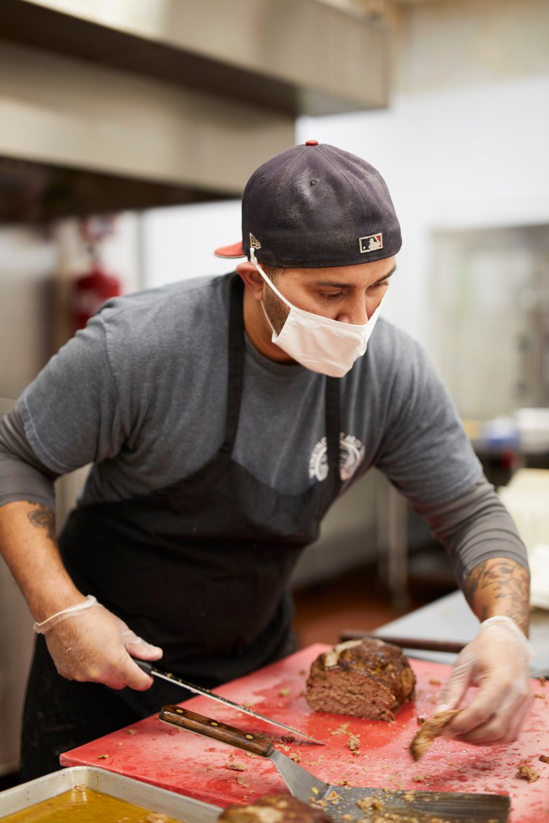 Hunger_Network's tweet photo. The @winkinglizard team recently prepared and delivered takeout meals of meatloaf, cheesy potato casserole and green beans for our friends at @FrontstepsC! Give this wonderful team a hand for cooking up community ๐ #feedCLE https://t.co/TqUuQAj2H7
