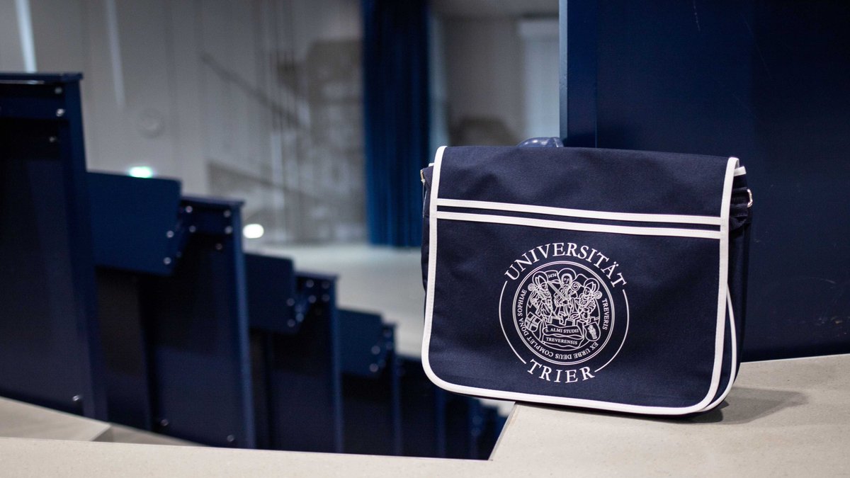 Wer im Wintersemester ein #Studium an der #UniTrier aufnehmen will, kann sich ab sofort bewerben. Unsere digitalen Infoangebote helfen bei der Wahl des Studienfaches: uni-trier.de/universitaet/v… #Trier #studierintrier
