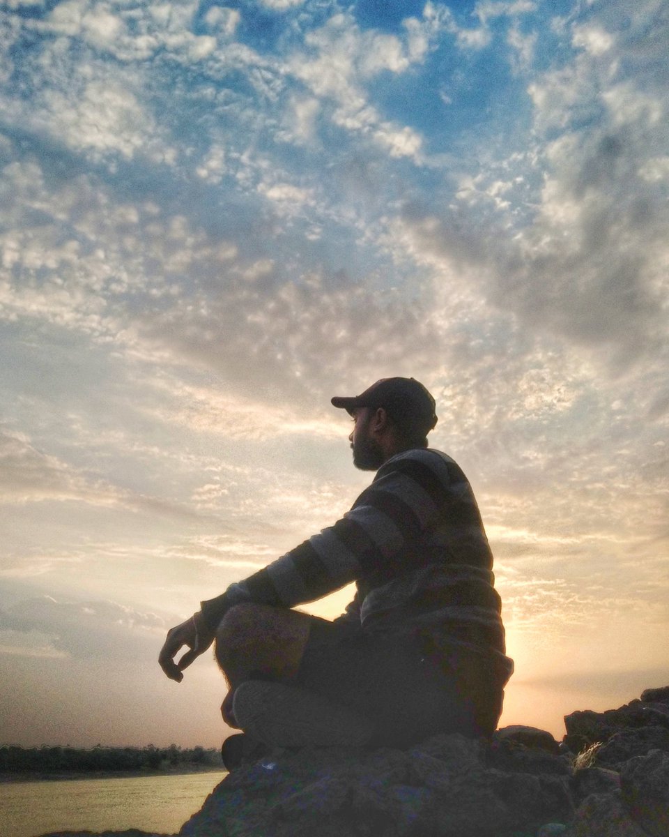 ArjunSolanki__'s tweet photo. The Sunset View Of My Place 🌅 https://t.co/5L08EVDjHM