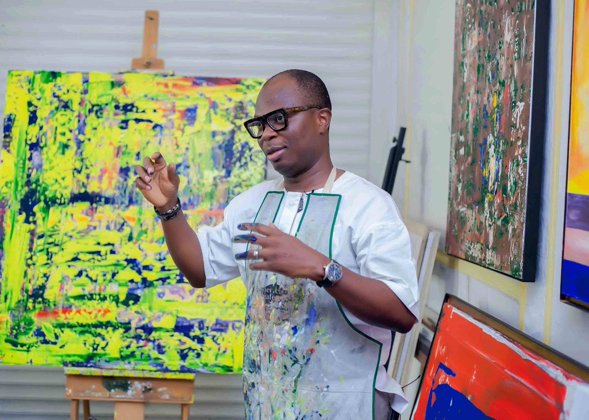 sartcol's tweet photo. We started the month of May with an exclusive visit to Engr. Ibikunle Dashur’s private gallery and studio at Lakowe. 

Pictured is the artist, sharing an insight on his artistic process to our members while creating. 

Proudly sponsored by @Kenna_Partners https://t.co/f5SEEXJBva