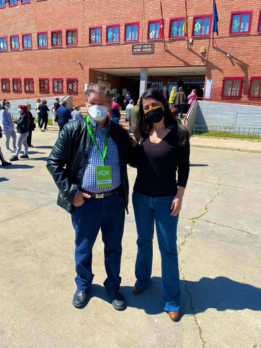 Macarena_Olona's tweet photo. Gracias a todos los apoderados de @vox_es por el enorme esfuerzo que estáis haciendo. Gracias por tanto. Siempre juntos ❤️ https://t.co/lXMuZwU0Dg