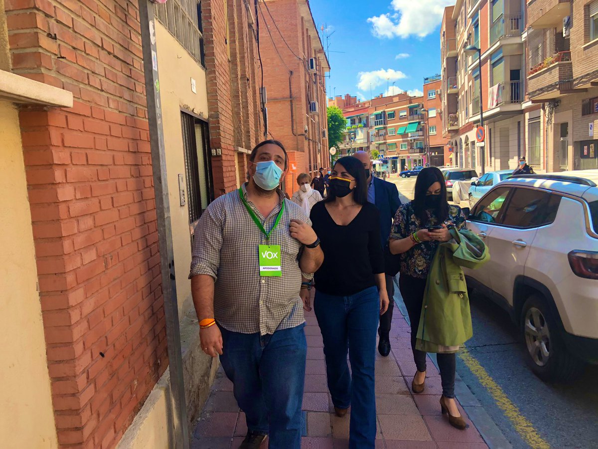 Macarena_Olona's tweet photo. Gracias a todos los apoderados de @vox_es por el enorme esfuerzo que estáis haciendo. Gracias por tanto. Siempre juntos ❤️ https://t.co/lXMuZwU0Dg