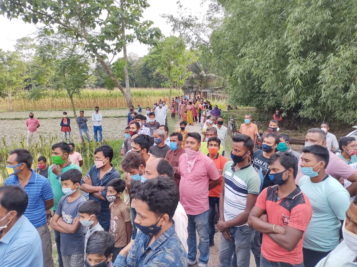 himantabiswa's tweet photo. In a sad development 300-400 @BJP4Bengal karyakartas and family members have crossed over to Dhubri in Assam after confronted with brazen persecution &amp; violence. We’re giving shelter &amp; food. @MamataOfficial Didi must stop this ugly dance of demonocracy! 

Bengal deserves better. https://t.co/d3MXUvgQam