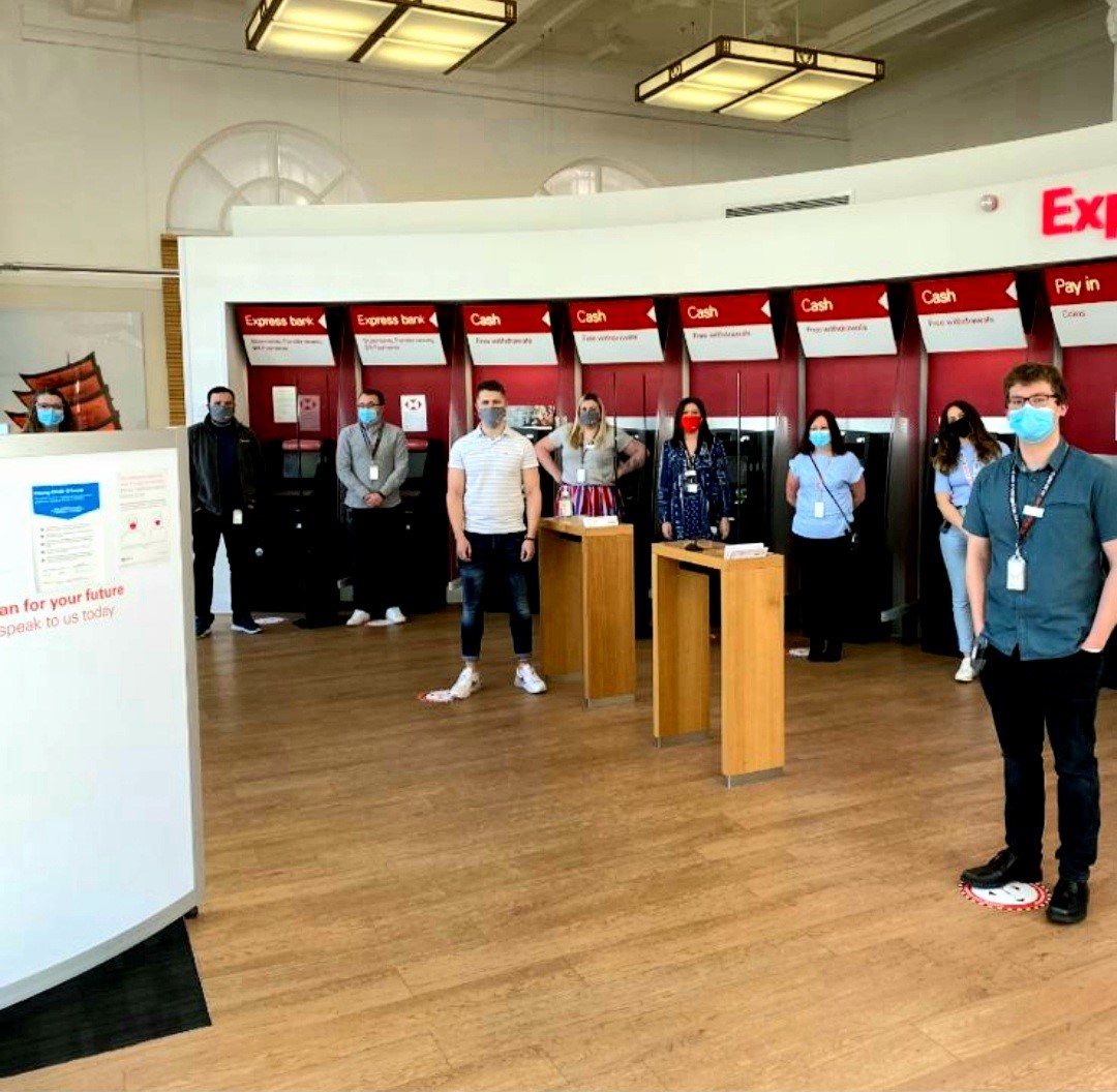 Thank you <a href="/HSBC/">HSBC</a> local branches across #Cumbria who dressed in blue &amp; held a #Virtual #quiz between branches to mark #worldparkinsonsday .
#carlisle &amp; #Workington branches are supporting <a href="/ParkinsonsUK/">Parkinson's UK</a> as their Charity of the Year to raise funds &amp; awareness in their community.