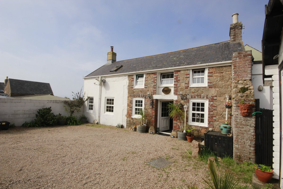 BenestEstates's tweet photo. Qualified/Entitled  £825,000  St Ouen

2 bedroom home with study/bed 3
Former stable,huge character 
Quiet St Ouen location 
Ideal development opportunity
No onward chain. Sole agent
https://t.co/StbN2EFn20

Contact the team for more information on 747777 https://t.co/TKpuDaGC8s