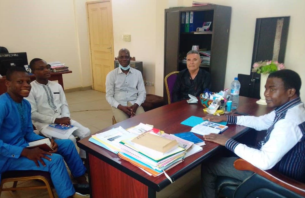 BeninEnergie's tweet photo. Une équipe du programme de formation en Energy management, subventionné par #RECASEB sous financement du 11ème FED de @UEauBenin et piloté par @BeninEnergie en consortium avec l’ONG VADID était en audience avec le Directeur de Cabinet du Maire de Bohicon.
https://t.co/B9dRug8mb4 https://t.co/0pU64DFoPA