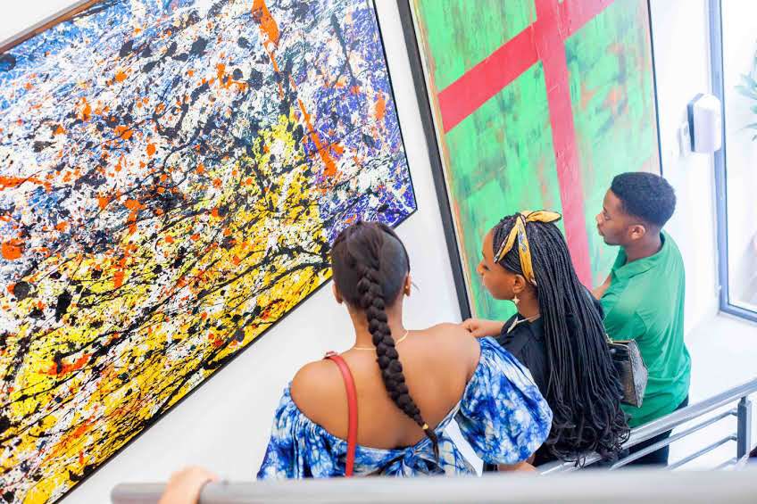 sartcol's tweet photo. Members of the Society viewing and interacting with the artist work at his private gallery.

#societyforartcollection #artiststudiovisit #artcollectors https://t.co/P1V6tQQ7ld