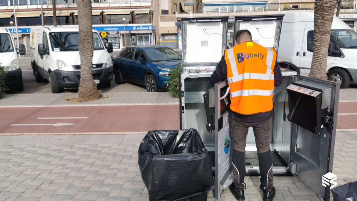 As market leaders and the original #CompactingSolarBin, customer service is a top priority for us. Even though the BigBelly smart bin has great autonomy, we like to work closely with our customers to maintain and clean our bins to ensure everything is running smoothly.