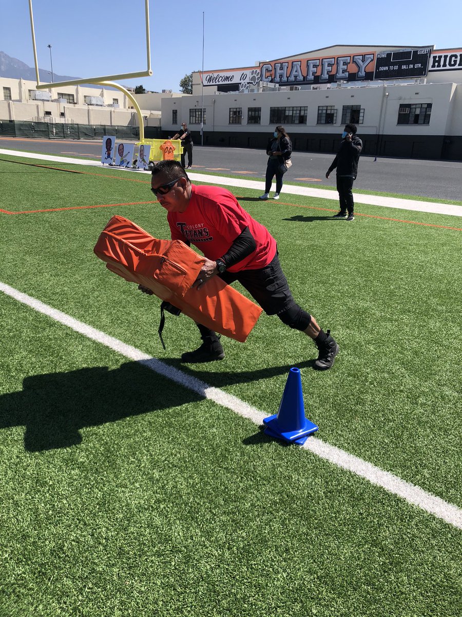 CjuhsdS's tweet photo. Campus Officers gave it their all at the Physical Agility Challenge, sweating to earn scholarships for their students!  $4,750 in scholarships awarded!  Thank you to Chaffey Federal Credit Union &amp; Education Foundation For Schools of the Chaffey District for the support! @CJUHSD https://t.co/HzbvRttwfI