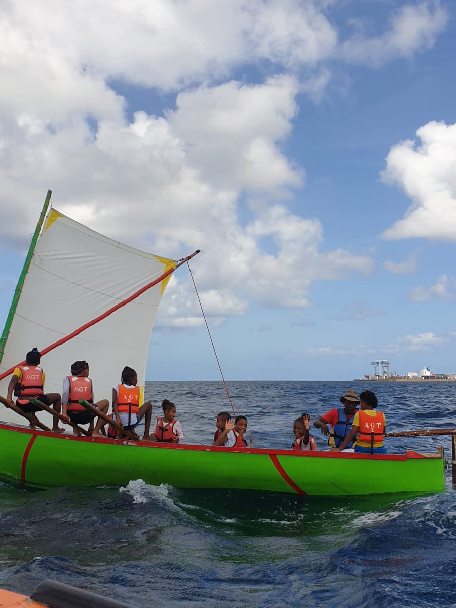 Dans les activités aquatiques, je demande le gommier, avec l'association Gommier et Tradition, à Californie au Lamentin. Ce matin, c'est direction les Trois-Ilets ! <a href="/CircoFdF1/">Circo FORTdeFRANCE 1</a>