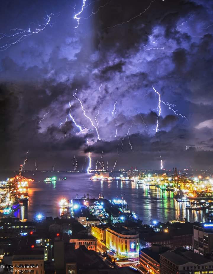 AzzamAmeen's tweet photo. Colombo, Sri Lanka 🇱🇰 
📷 Thilina Kaluthotage Photography https://t.co/LNB0QkPGxX